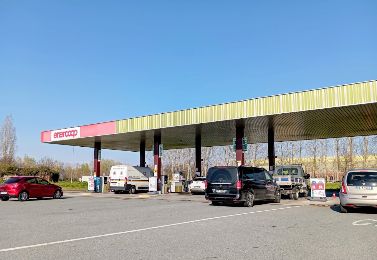 Caro carburanti, Nova Coop allinea i prezzi Enercoop: tetto massimo di 1,99 al litro per la benzina e 2,19 per il diesel