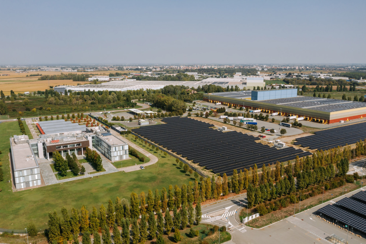 Energia pulita: in funzione il mega impianto fotovoltaico di Nova AEG