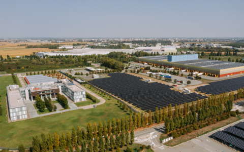 Energia pulita: in funzione il mega impianto fotovoltaico di Nova AEG