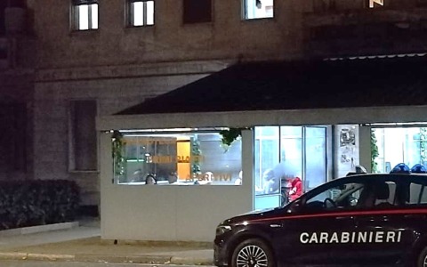 Coltellate tra stranieri al bar: arrestato l’aggressore, un 41enne rumeno