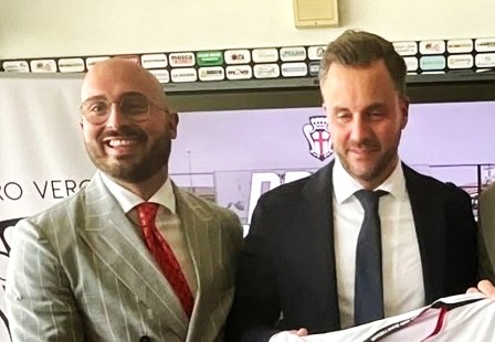 POLVERE DI… CALCIO – Caro Deléchat, non siamo «a posto così»! Nel dubbio, glielo scriviamo in tutte le lingue…
