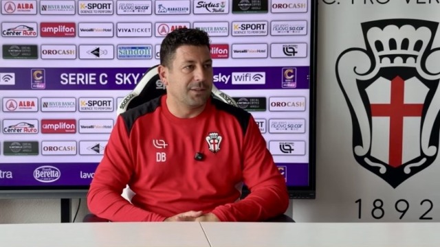 Pro Vercelli, arriva l’Ospitaletto. Bonera: «Dopo lo 0-5 col Lecco abbiamo subito voltato pagina. Sulle assenze…»