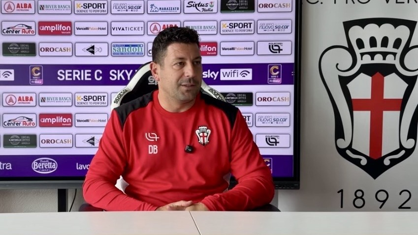 Pro Vercelli, arriva l’Ospitaletto. Bonera: «Dopo lo 0-5 col Lecco abbiamo subito voltato pagina. Sulle assenze…»