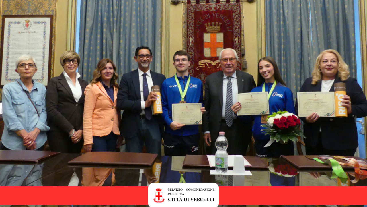Bronzo europeo nel pattinaggio: il Comune di Vercelli premia Martina Michelone e Giulio Perucchini