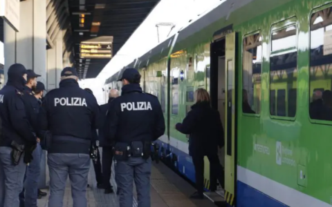 Santhià: la Polfer salva un 31enne dal suicidio