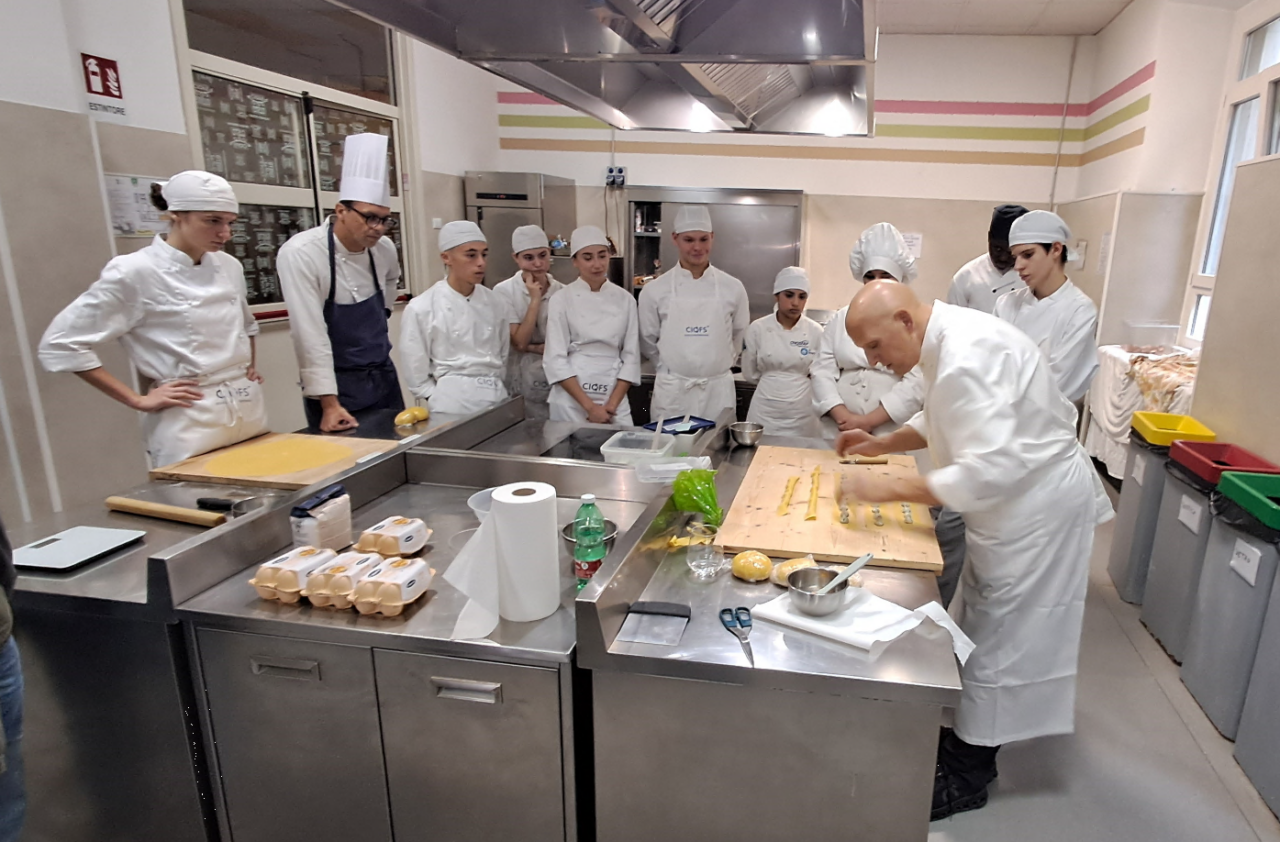 Lezioni di pasta e di vita al CIOFS FP di Vercelli