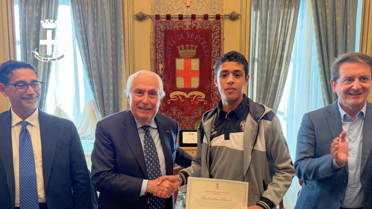 Badreddine Elbassri e il titolo italiano: il Comune di Vercelli premia il giovane campione dell’Atletica 78